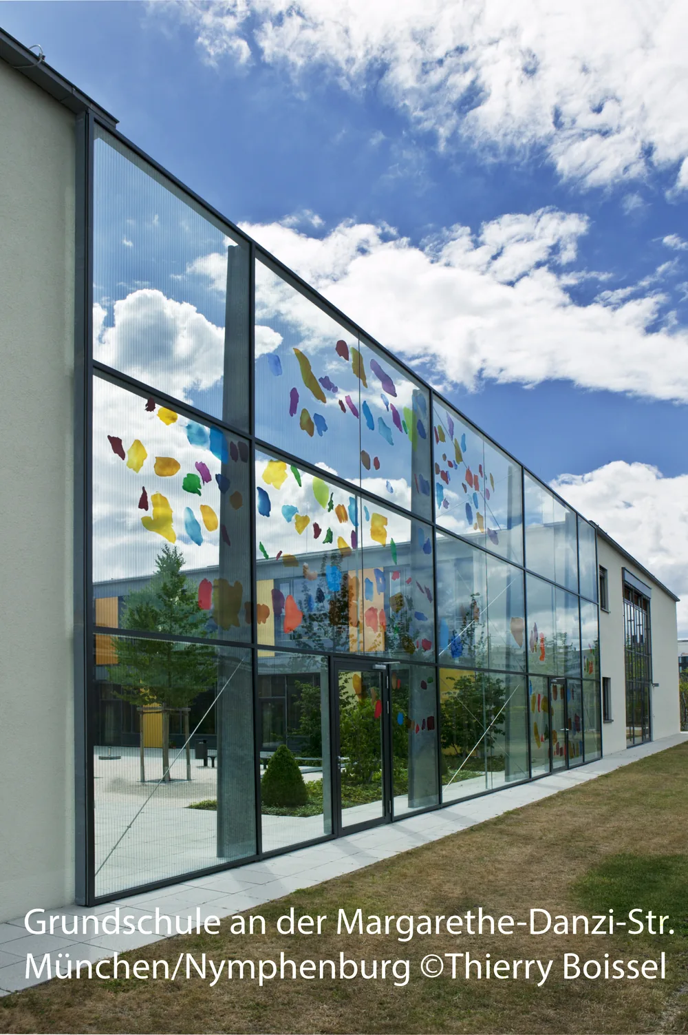 Zeitgenössische Glaskunst im Bau