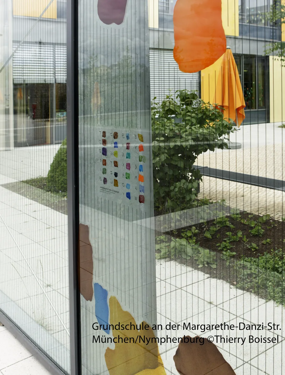 Detail einer künstlerischen Glasarbeit